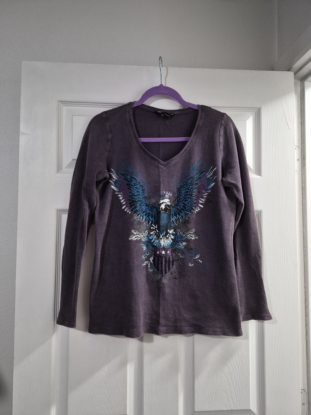 Rock & Republic Purple V-Neck Long Sleeve Top with Blue Eagle Graphic